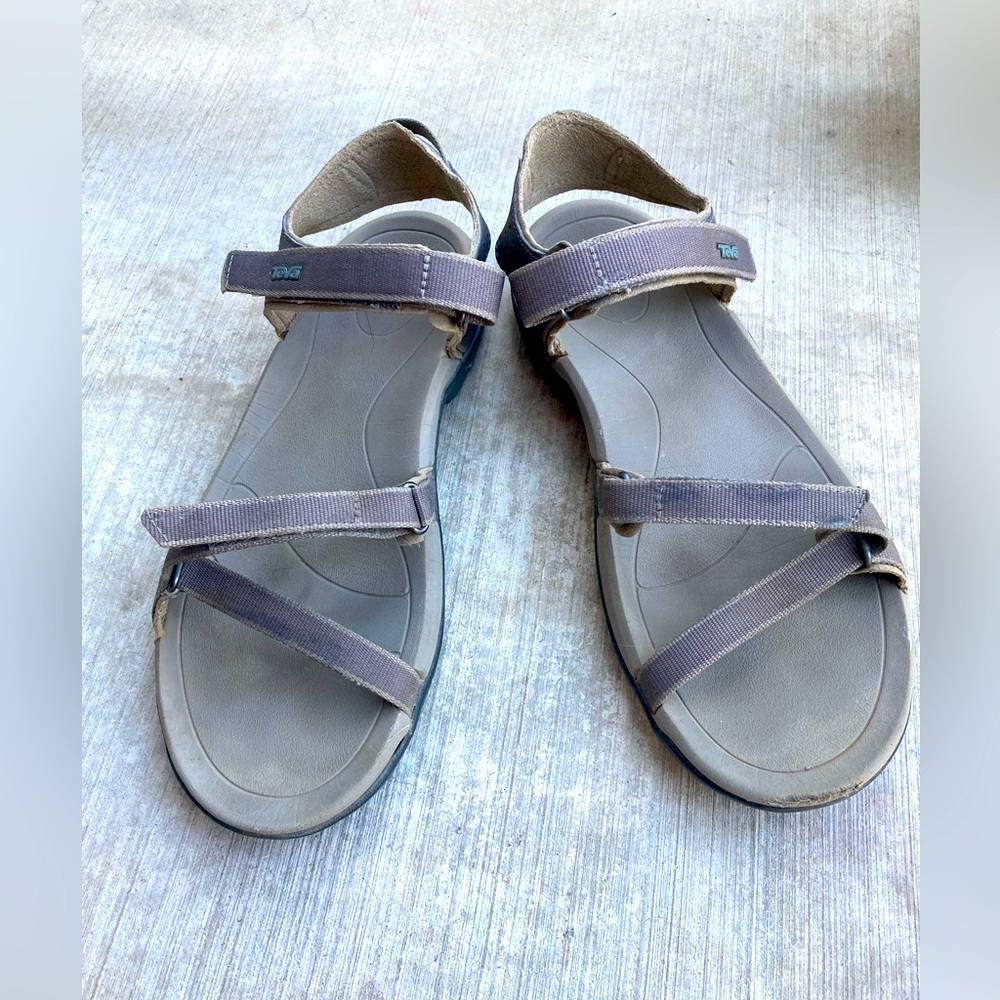 Women’s Teva hiking Sandals, purple size 9.5